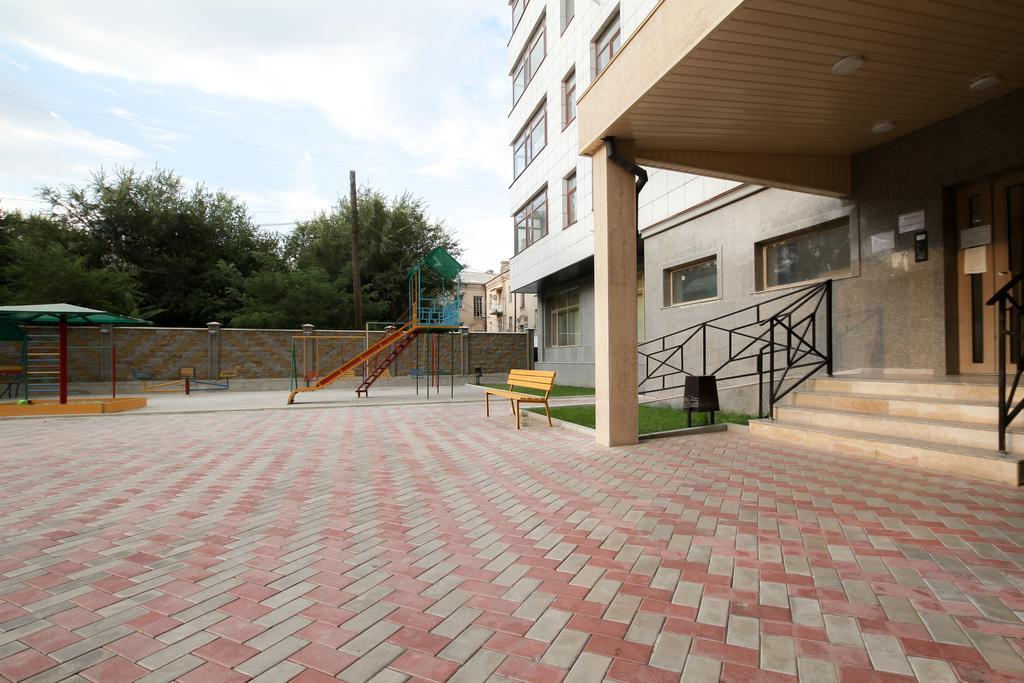 בישקק Oscar'S Apartments מראה חיצוני תמונה